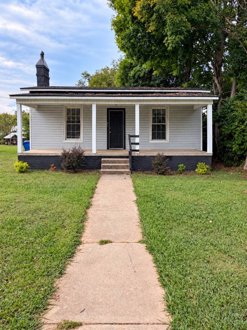 House for rent at 912 N Main St, Graham, NC 27253