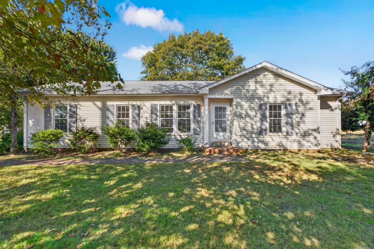 House for rent at 3760 Oakland Rd, Clarksville, TN 37040