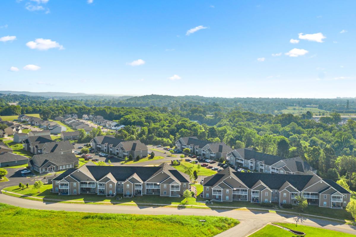 Apartment for rent at Jennings Creek, 260 Walnut Creek Dr, Bowling Green, KY 42101