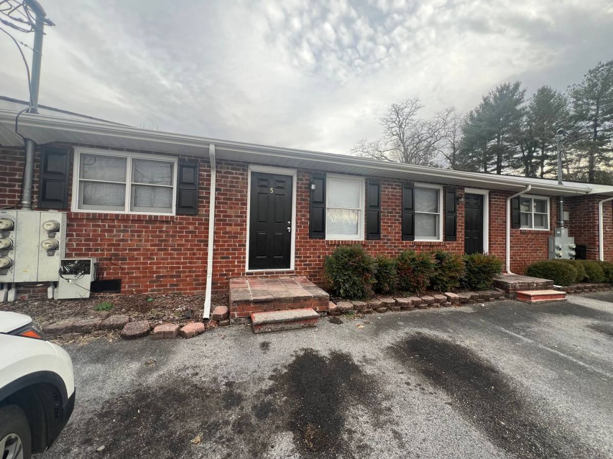 Apartment for rent at 1410 Colony Park Dr, Johnson City, TN 37604
