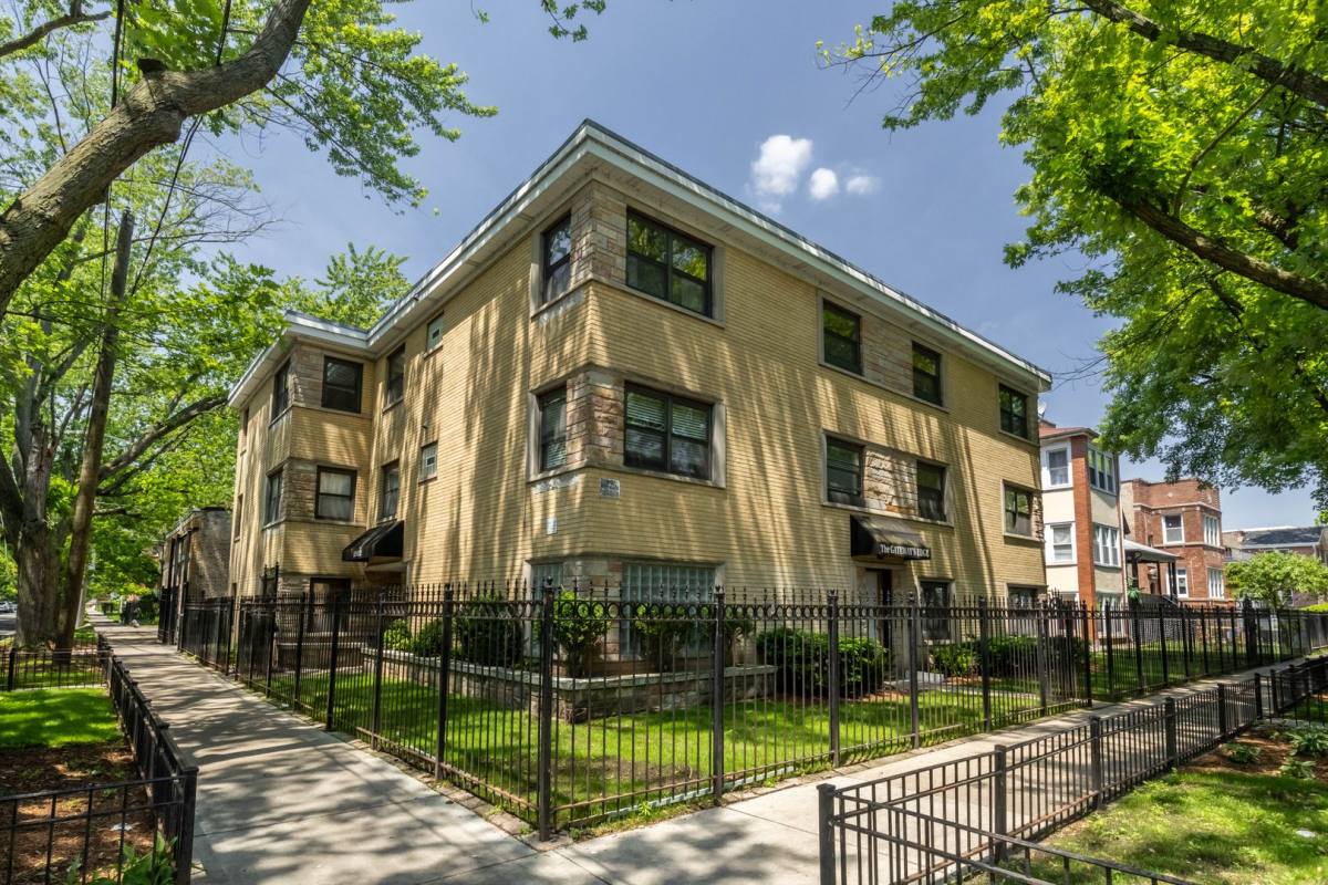 Apartment for rent at 1902 W Birchwood Ave, Chicago, IL 60626