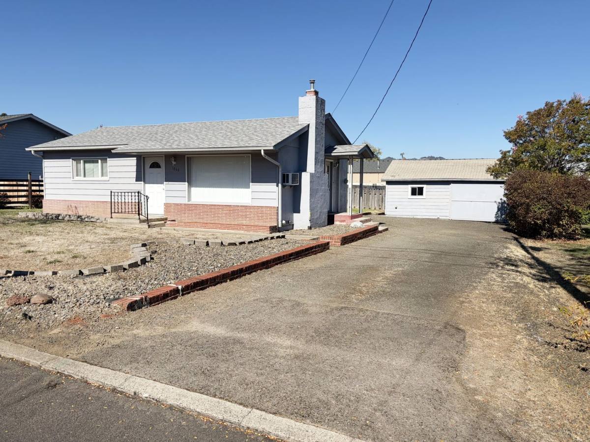 House for rent at 1866 Linnell Ave, Roseburg, OR 97471