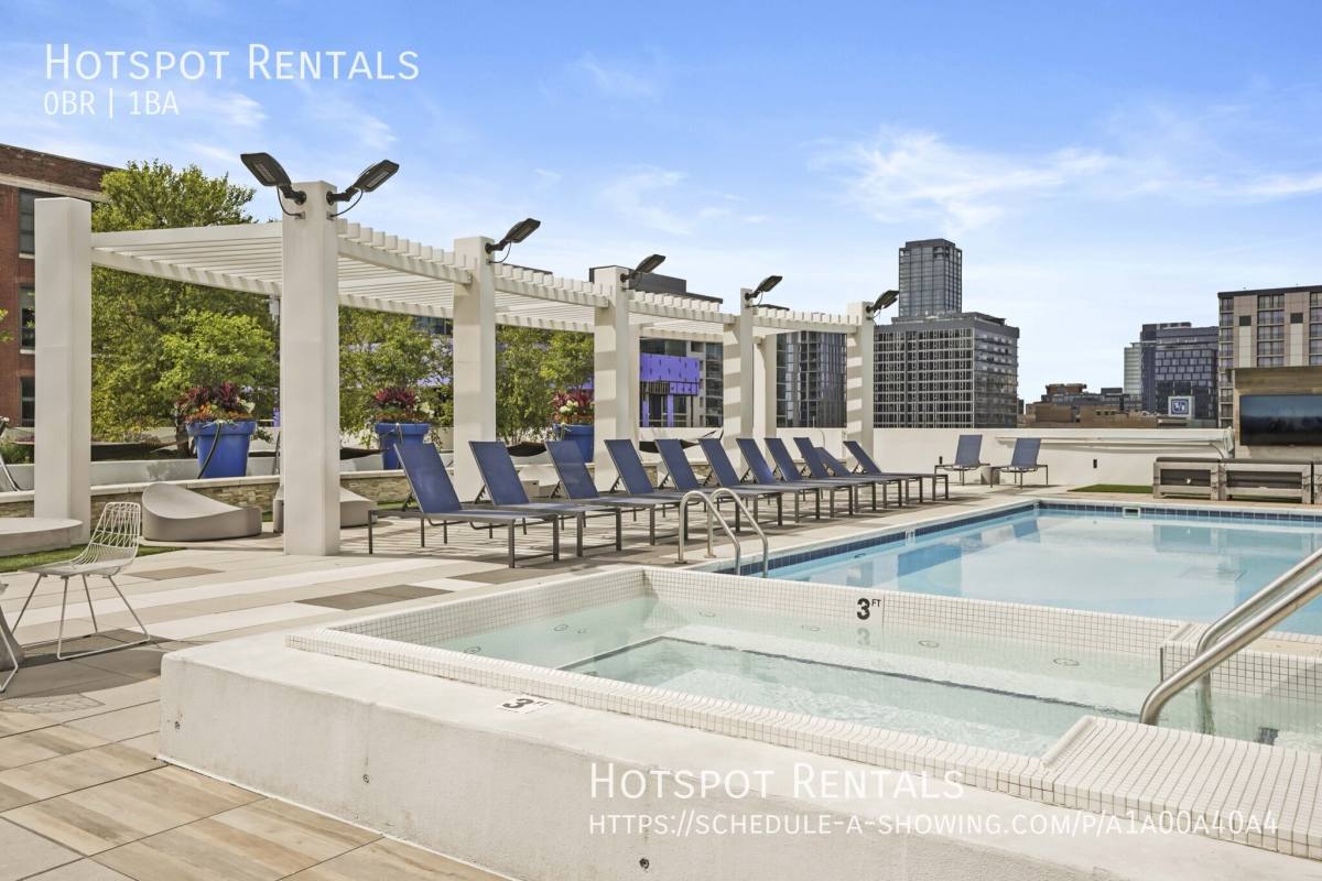 Apartment for rent at 765 W Adams St, Chicago, IL 60607