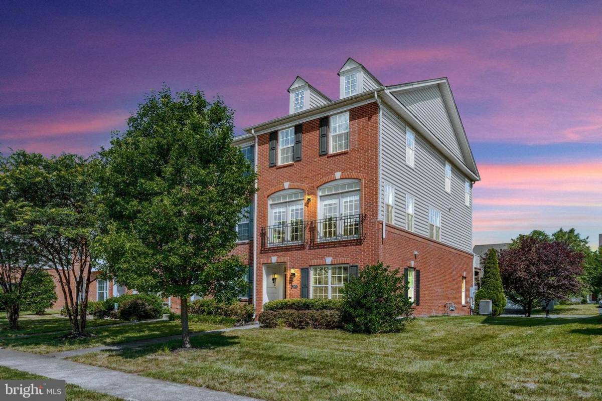 Townhouse for rent at 23073 Weybridge Square, Ashburn, VA 20148