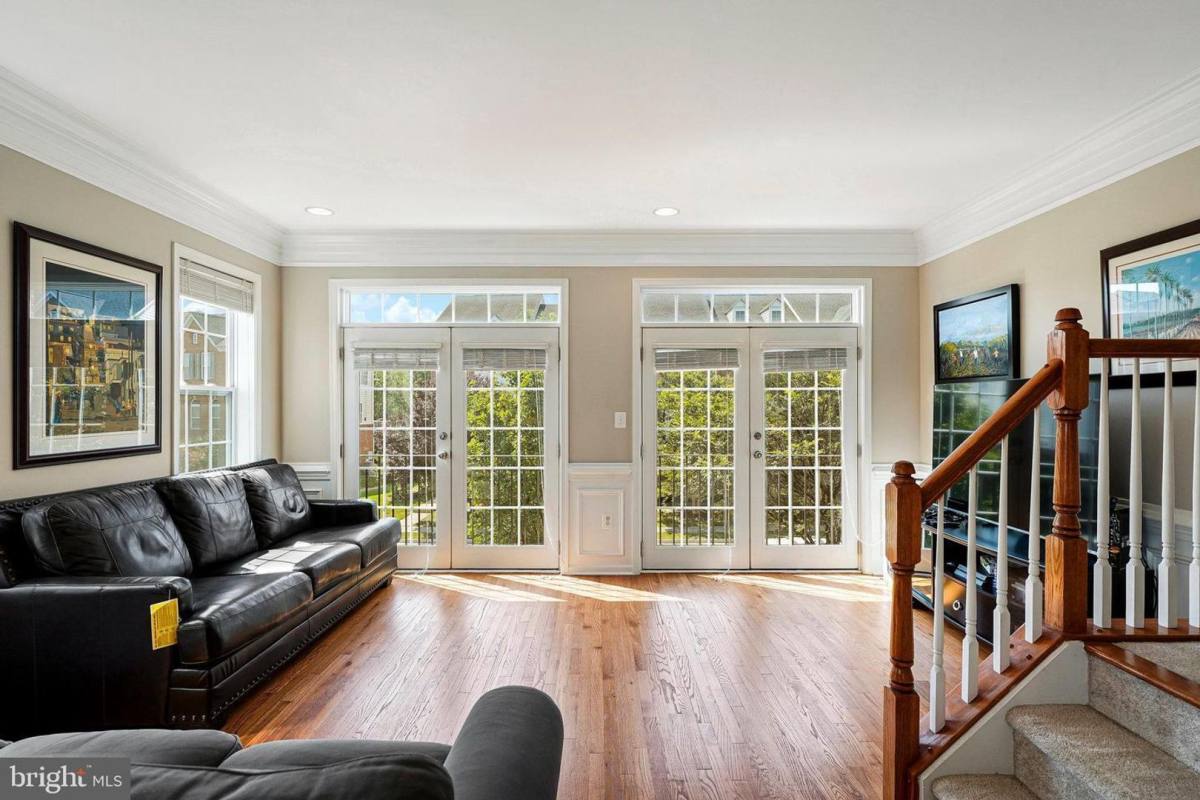 Townhouse for rent at 23073 Weybridge Square, Ashburn, VA 20148