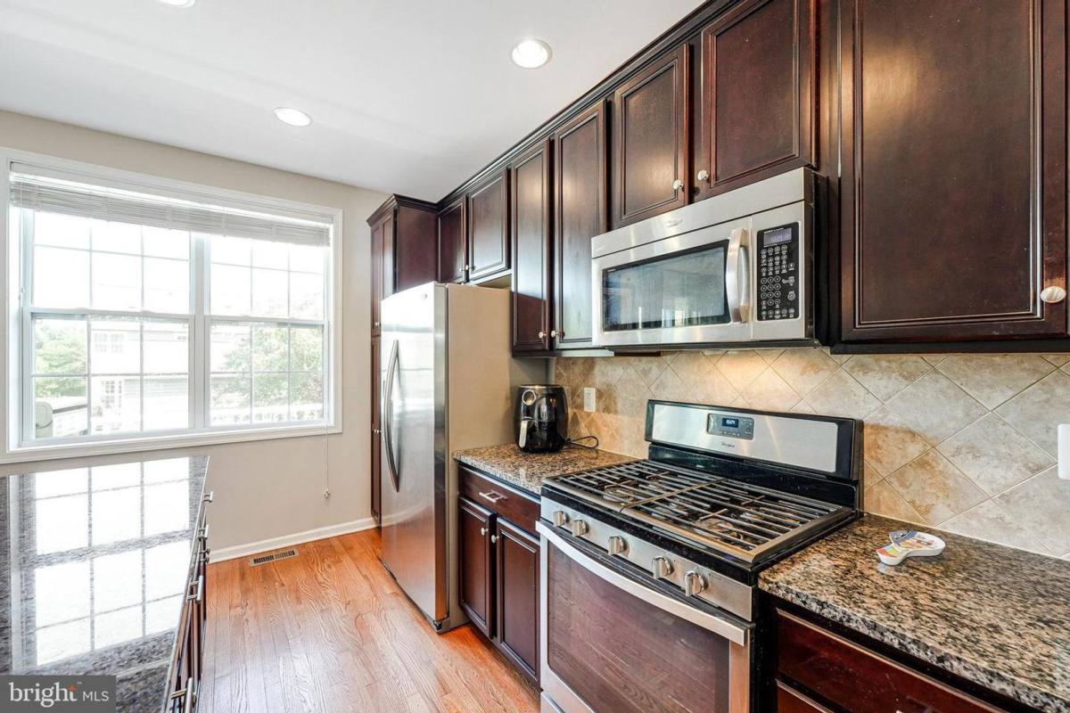 Townhouse for rent at 23073 Weybridge Square, Ashburn, VA 20148