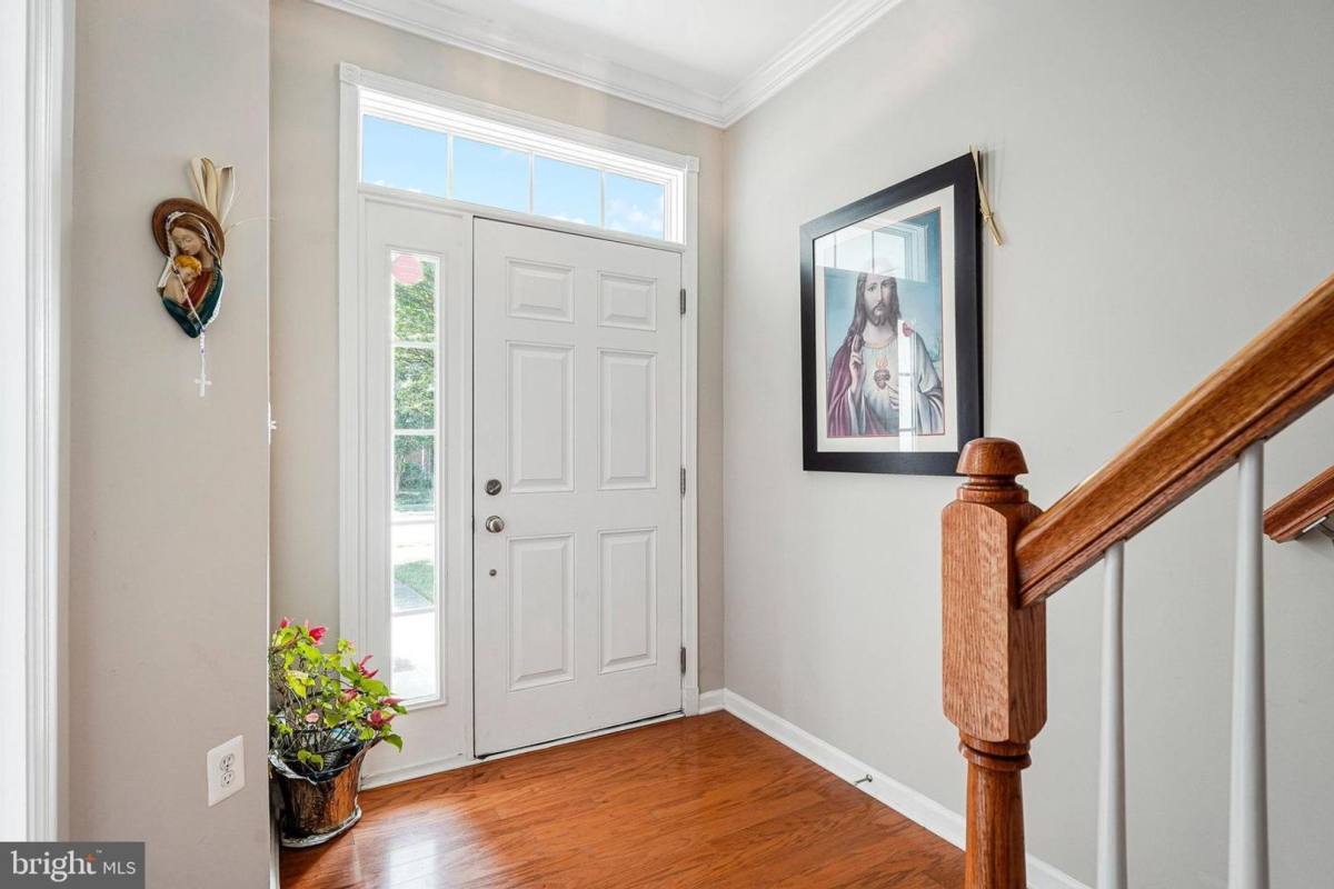 Townhouse for rent at 23073 Weybridge Square, Ashburn, VA 20148