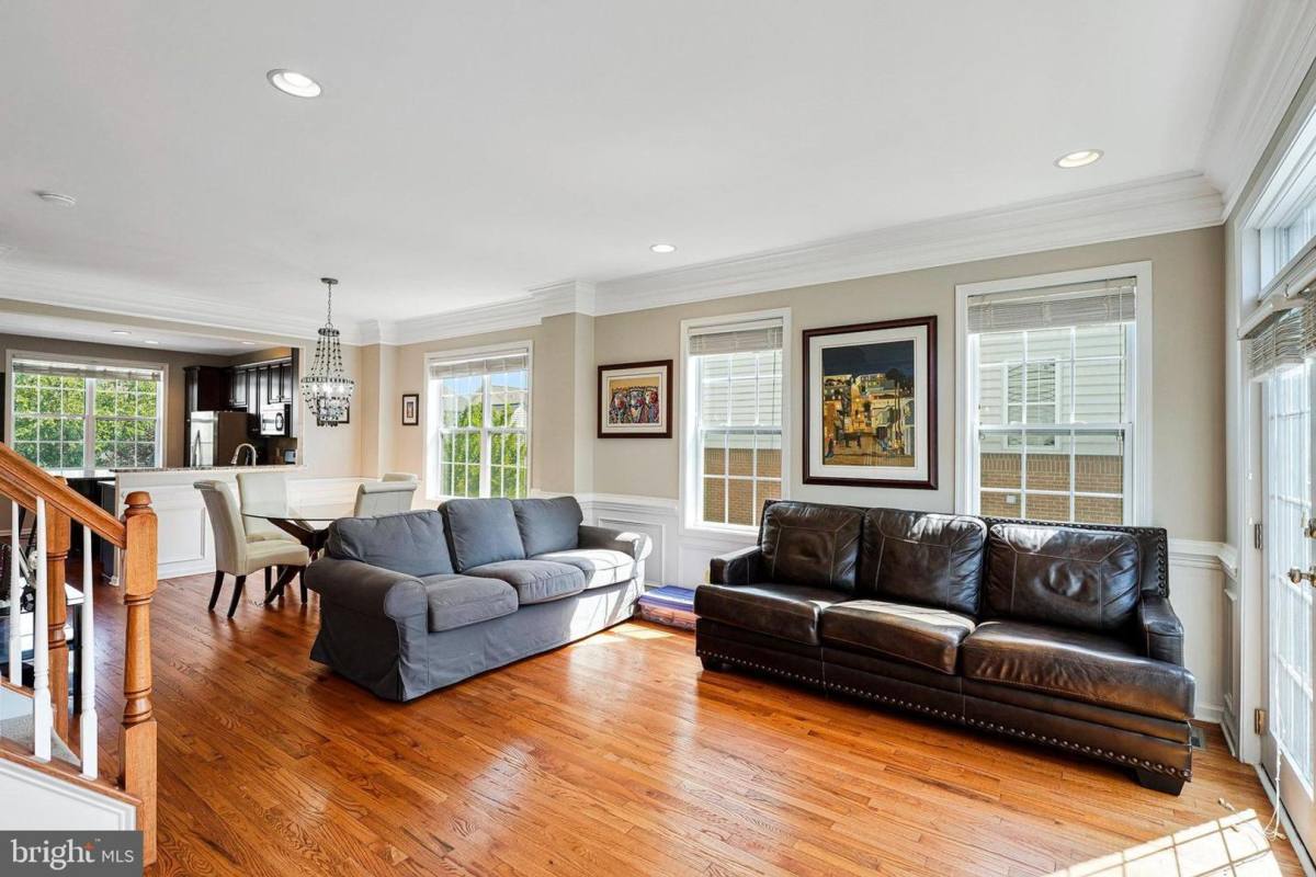 Townhouse for rent at 23073 Weybridge Square, Ashburn, VA 20148