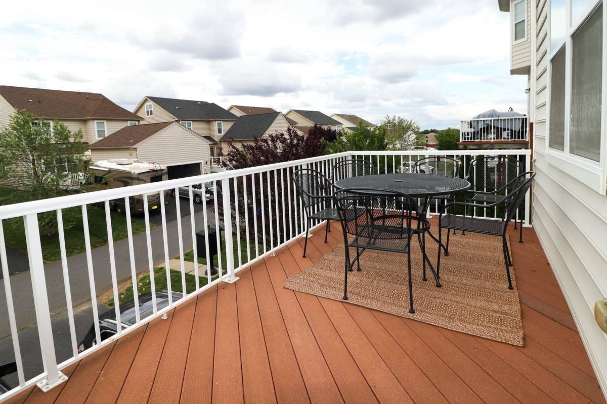 Townhouse for rent at 23073 Weybridge Square, Ashburn, VA 20148