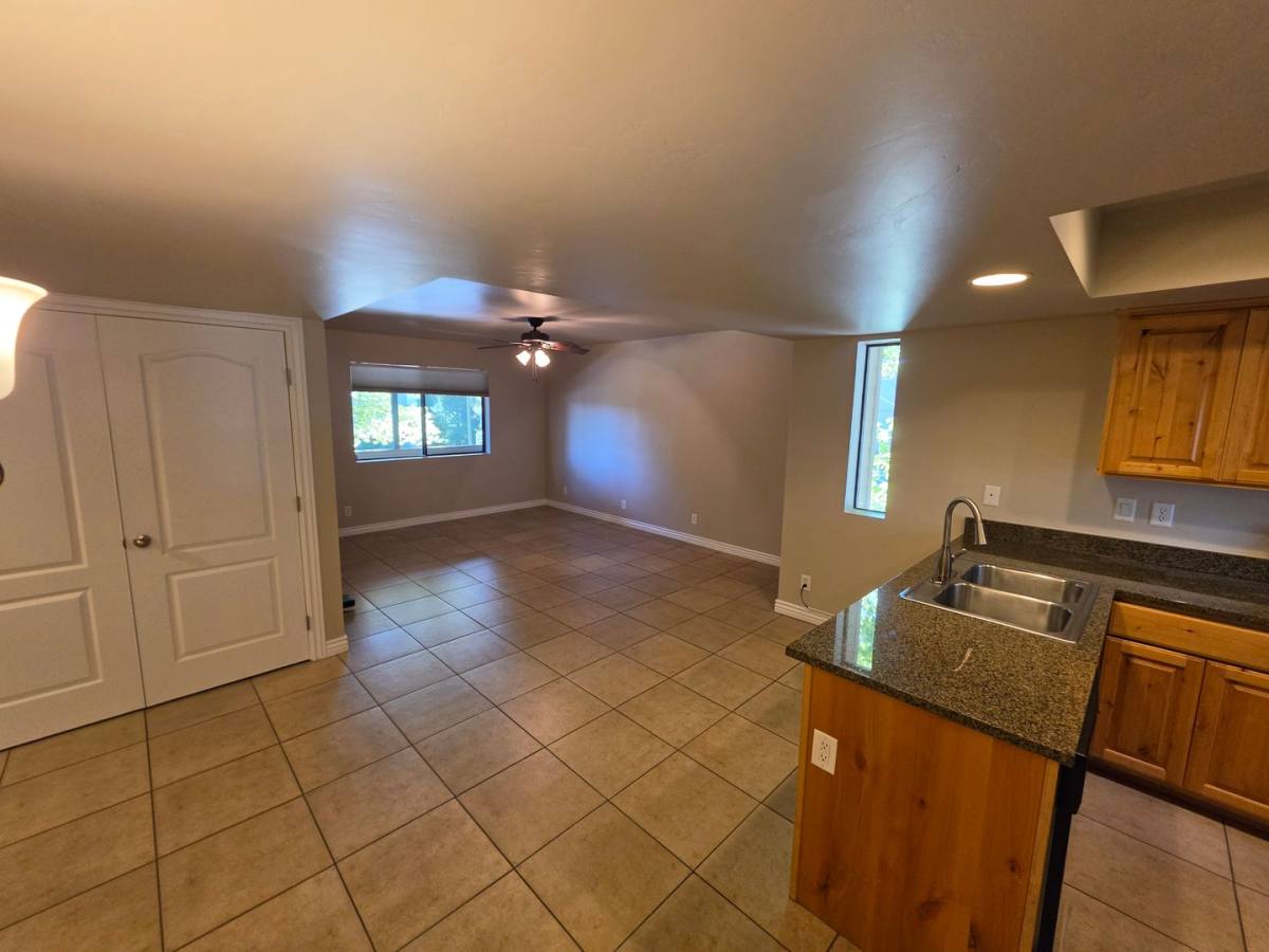 3200 S Litzler Dr #12-250, Flagstaff, AZ 86001 - Condo for Rent - Image 9