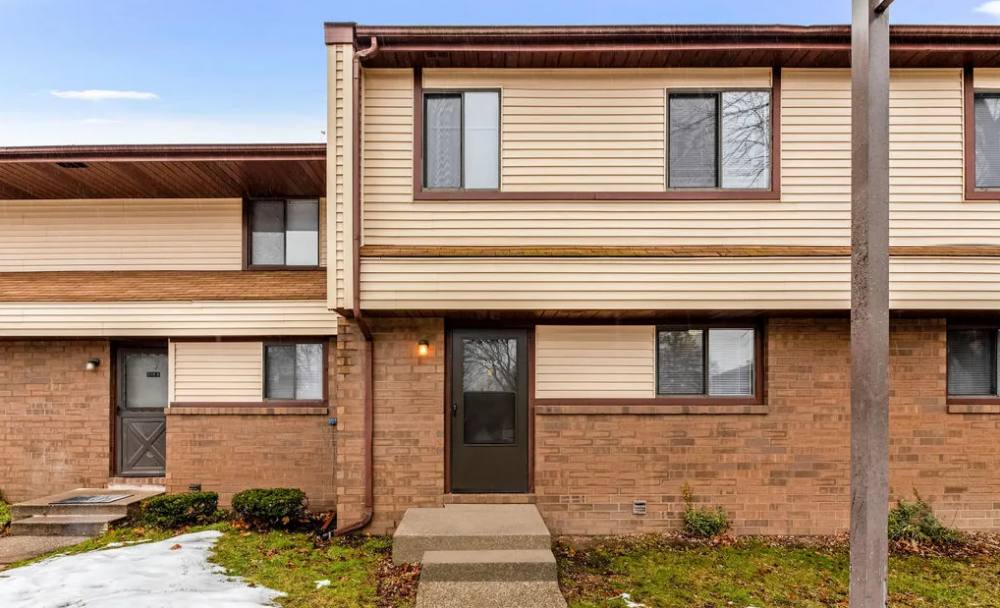 Townhouse for rent at 180 Colony Dr S, Saginaw, MI 48638