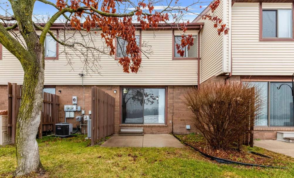 Townhouse for rent at 180 Colony Dr S, Saginaw, MI 48638