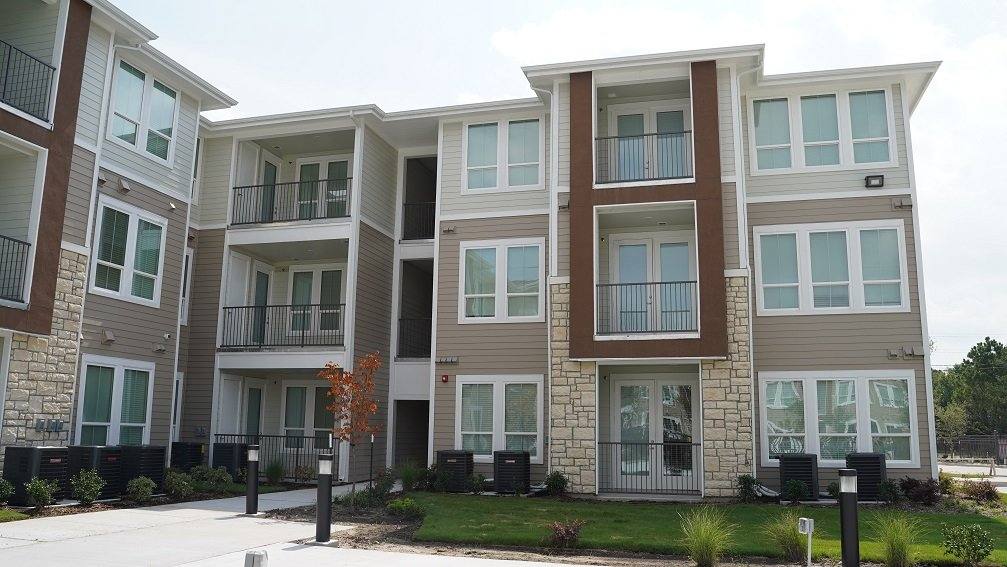 Apartment for rent at 1475 Gears Rd, Houston, TX 77067