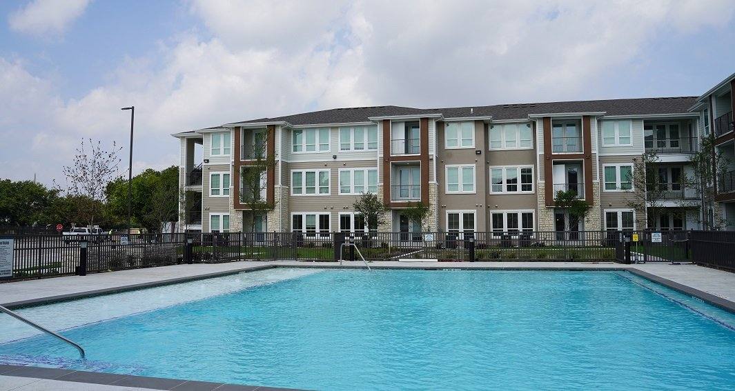 Apartment for rent at 1475 Gears Rd, Houston, TX 77067