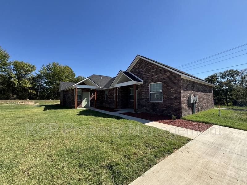 Apartment for rent at 1702 Green Meadow Dr #B, Van Buren, AR 72956