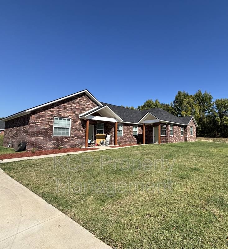 Apartment for rent at 1714 Green Meadow Dr #B, Van Buren, AR 72956
