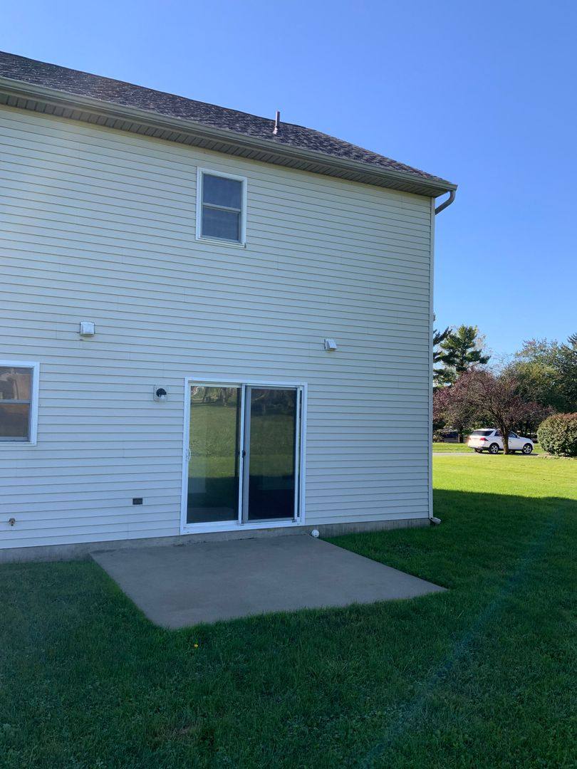 Townhouse for rent at 17-19 Farmland Rd, Leola, PA 17540