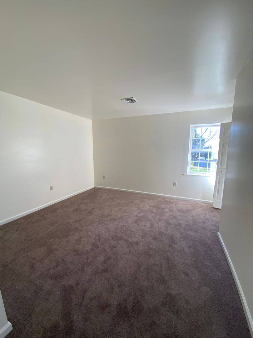 Townhouse for rent at 17-19 Farmland Rd, Leola, PA 17540