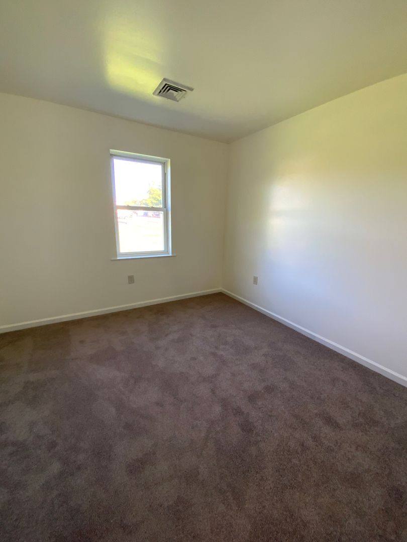 Townhouse for rent at 17-19 Farmland Rd, Leola, PA 17540