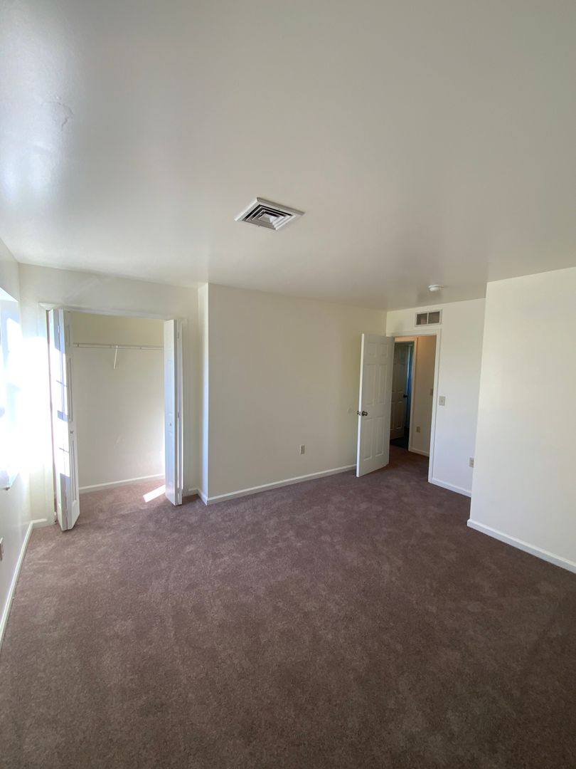 Townhouse for rent at 17-19 Farmland Rd, Leola, PA 17540