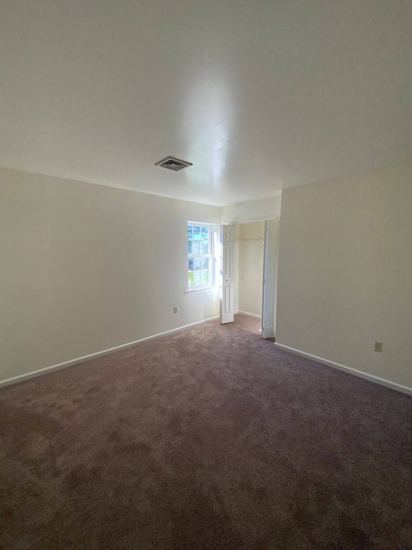 Townhouse for rent at 17-19 Farmland Rd, Leola, PA 17540