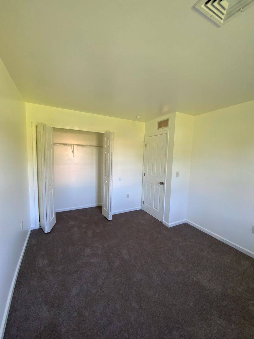 Townhouse for rent at 17-19 Farmland Rd, Leola, PA 17540