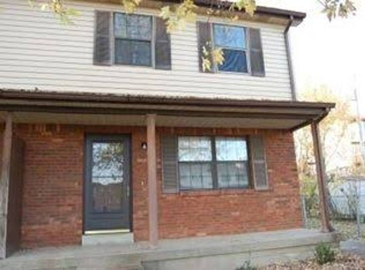 Townhouse for rent at 2703 Pioneer Court, Radcliff, KY 40160