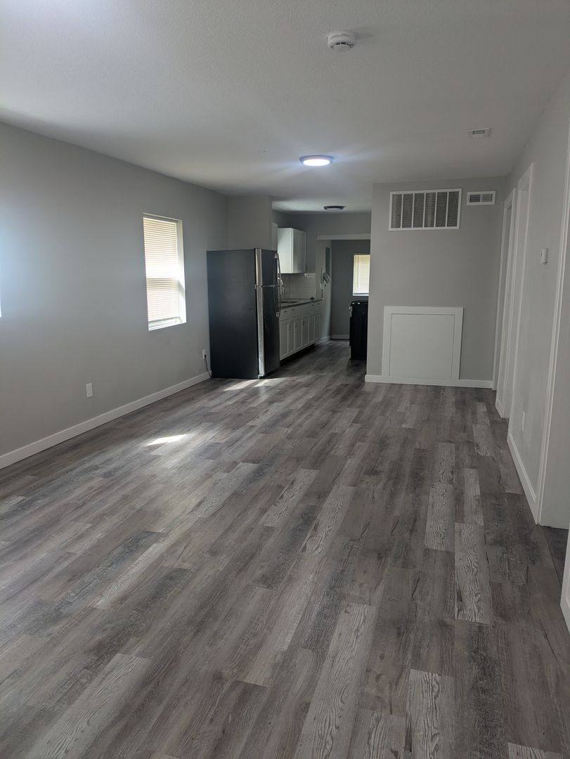 Apartment for rent at 1518 Topping Ave, Kansas City, MO 64127