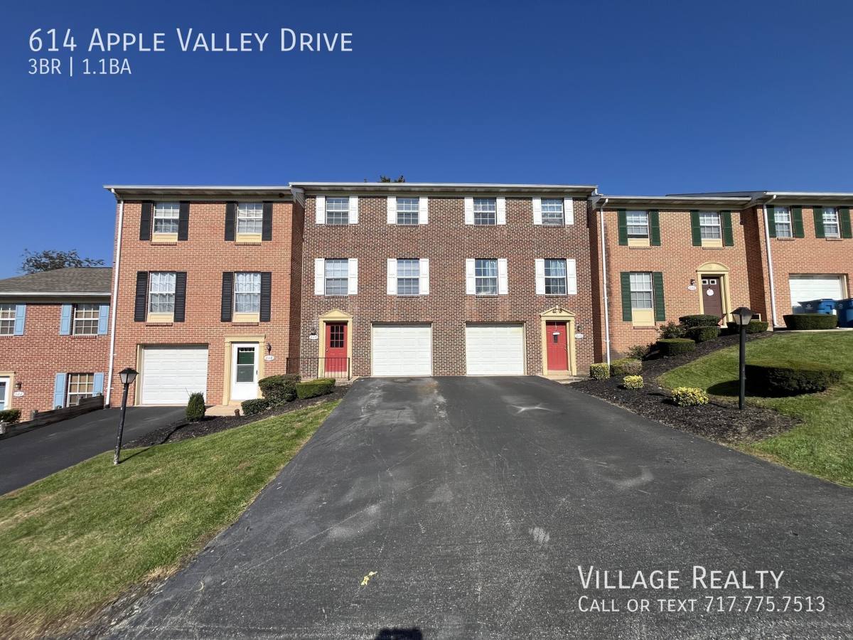 Townhouse for rent at 614 Apple Valley Dr, Red Lion, PA 17356