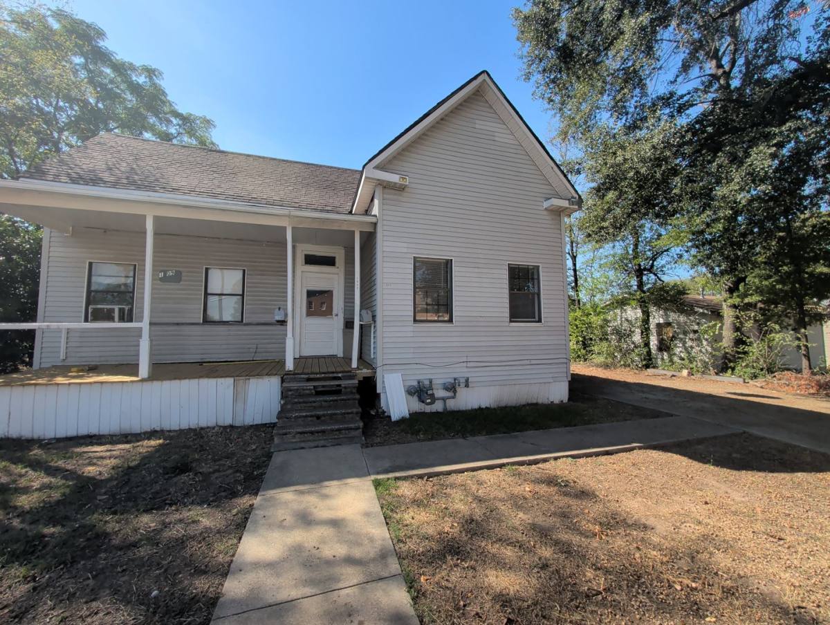 Apartment for rent at Laurel Duplex - Empie, 1509 Laurel St, Texarkana, AR 71854