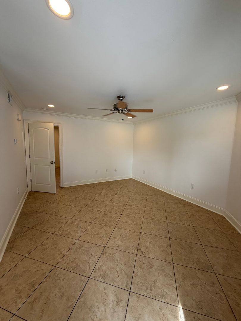 Apartment for rent at 1331 Lake Ave, Metairie, LA 70005