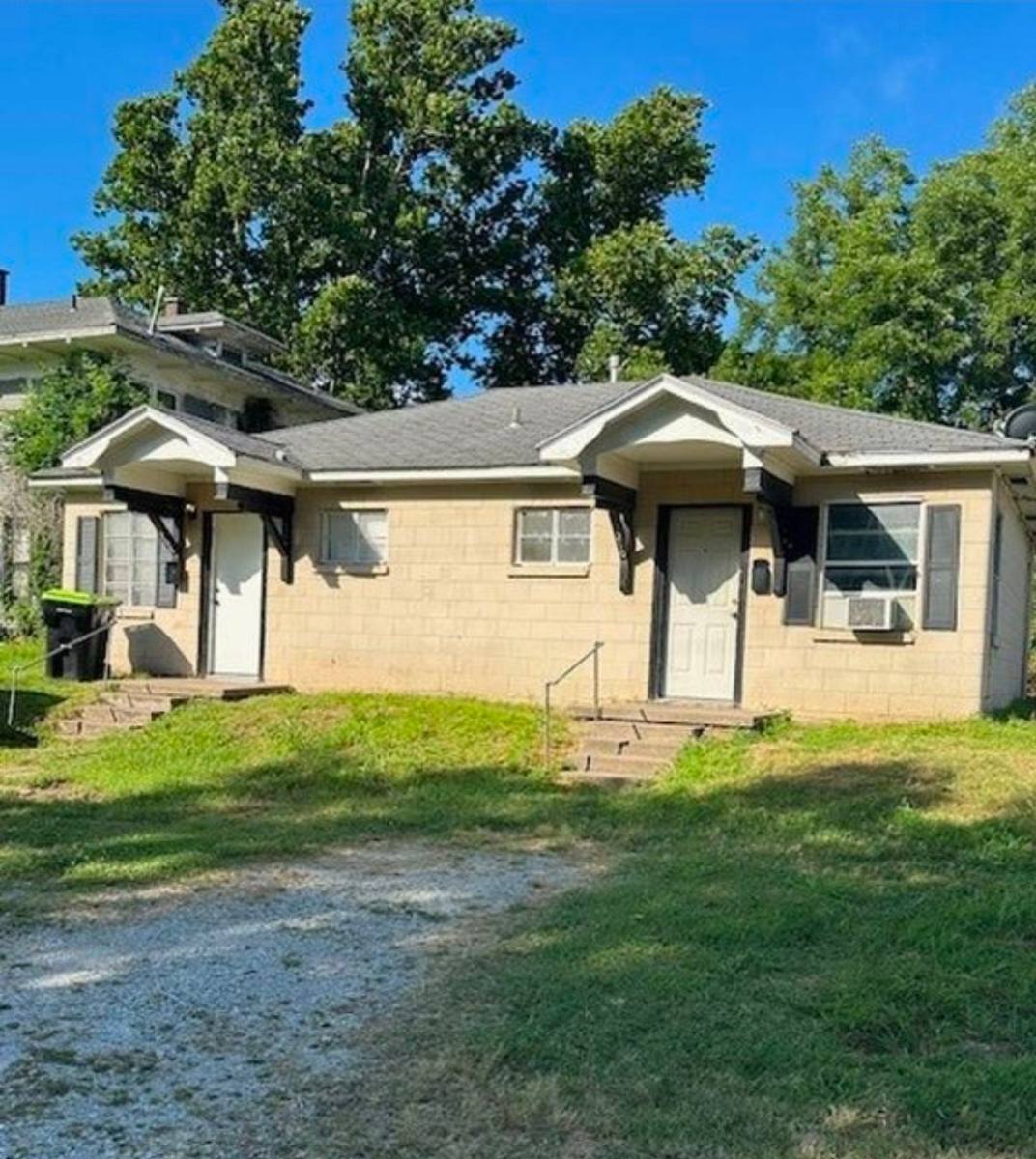 Apartment for rent at 210 W 8th Ave, Holdenville, OK 74848