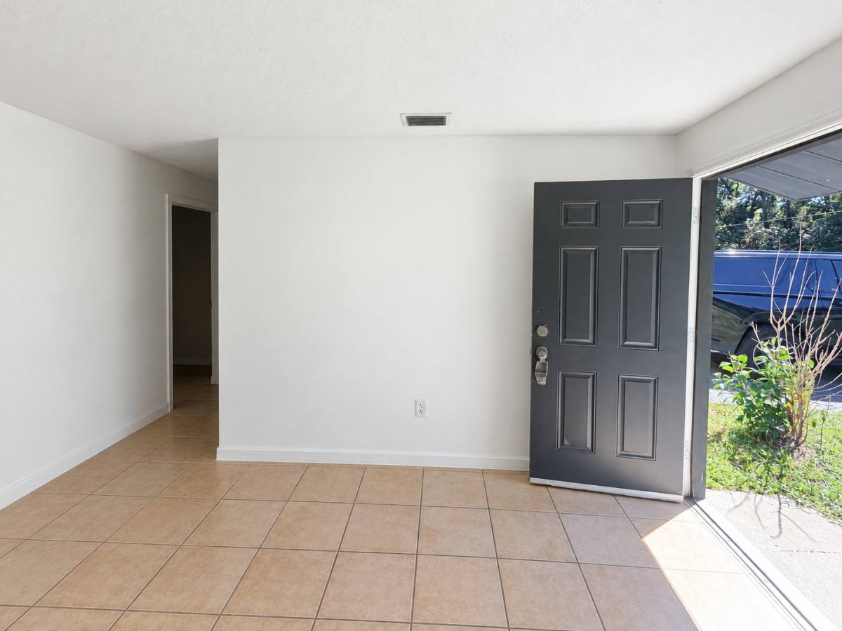 Apartment for rent at 1909 NW 6th St, Ocala, FL 34475