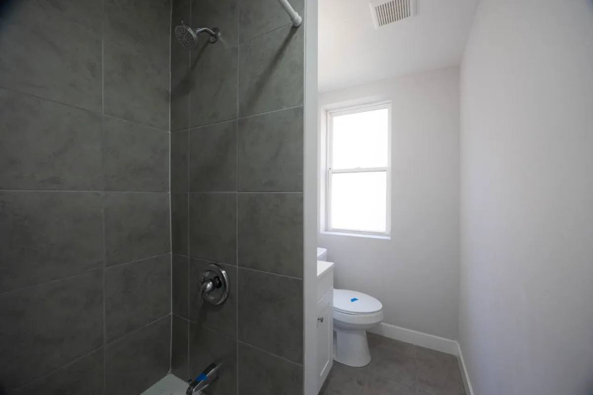 Apartment for rent at 5235 W Lake St #3A, Chicago, IL 60644