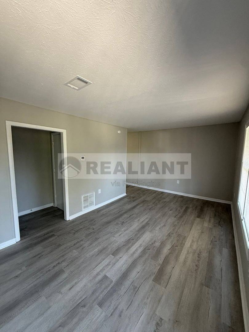 Apartment for rent at 32 Mary St #9, Berea, KY 40403