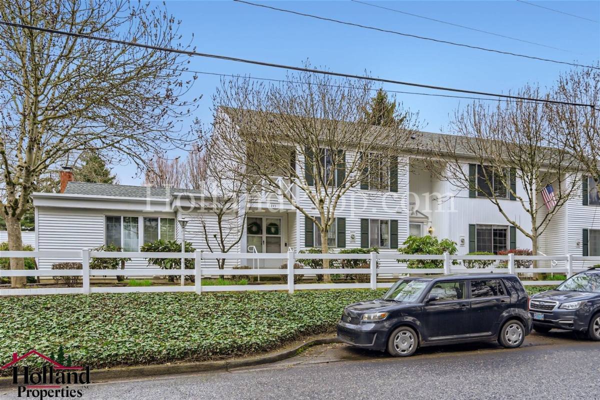 Townhouse for rent at 6225 SW 130th Ave, Beaverton, OR 97008