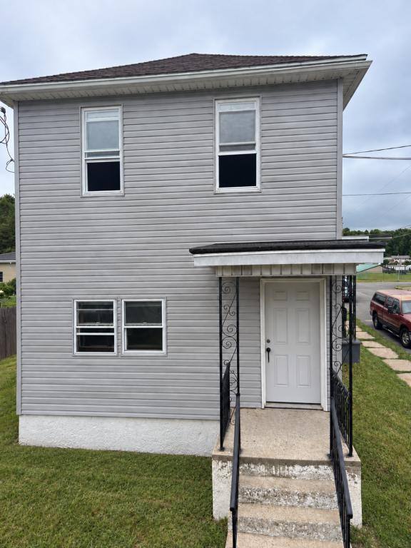 Apartment for rent at 631 3rd St #2-F, Port Carbon, PA 17965