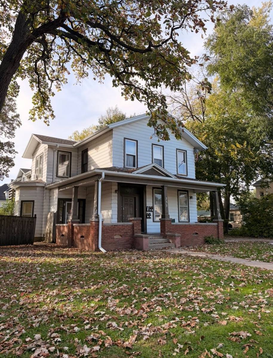 Apartment for rent at 233 N Washington St, Janesville, WI 53548