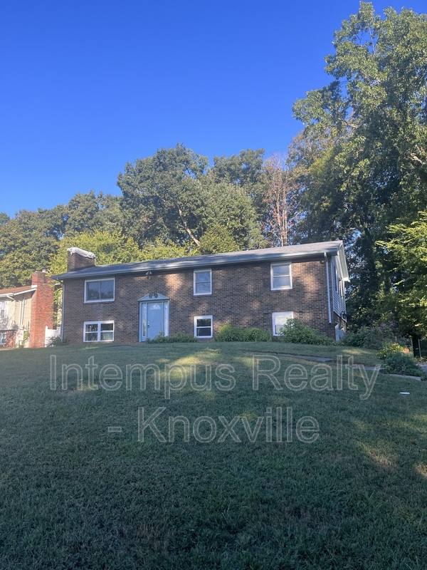 House for rent at 10917 Sonja Dr, Farragut, TN 37934