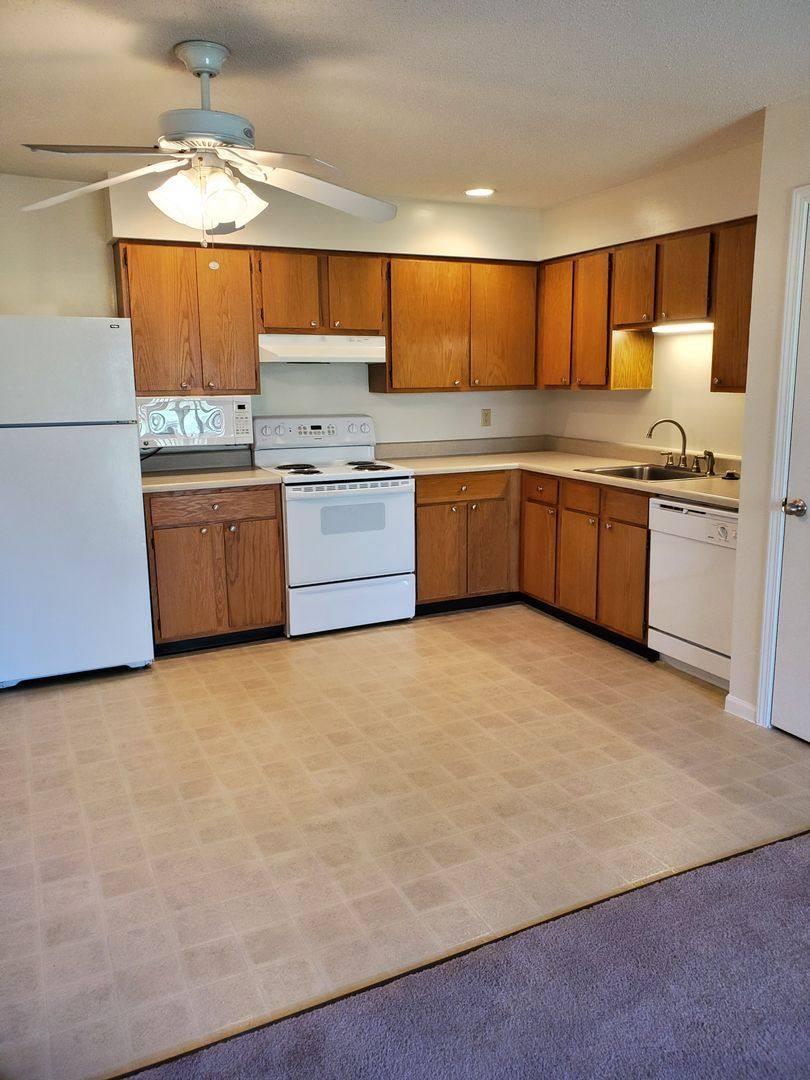 Apartment for rent at 1100 Kingbolt Circle Dr, St. Louis, MO 63129