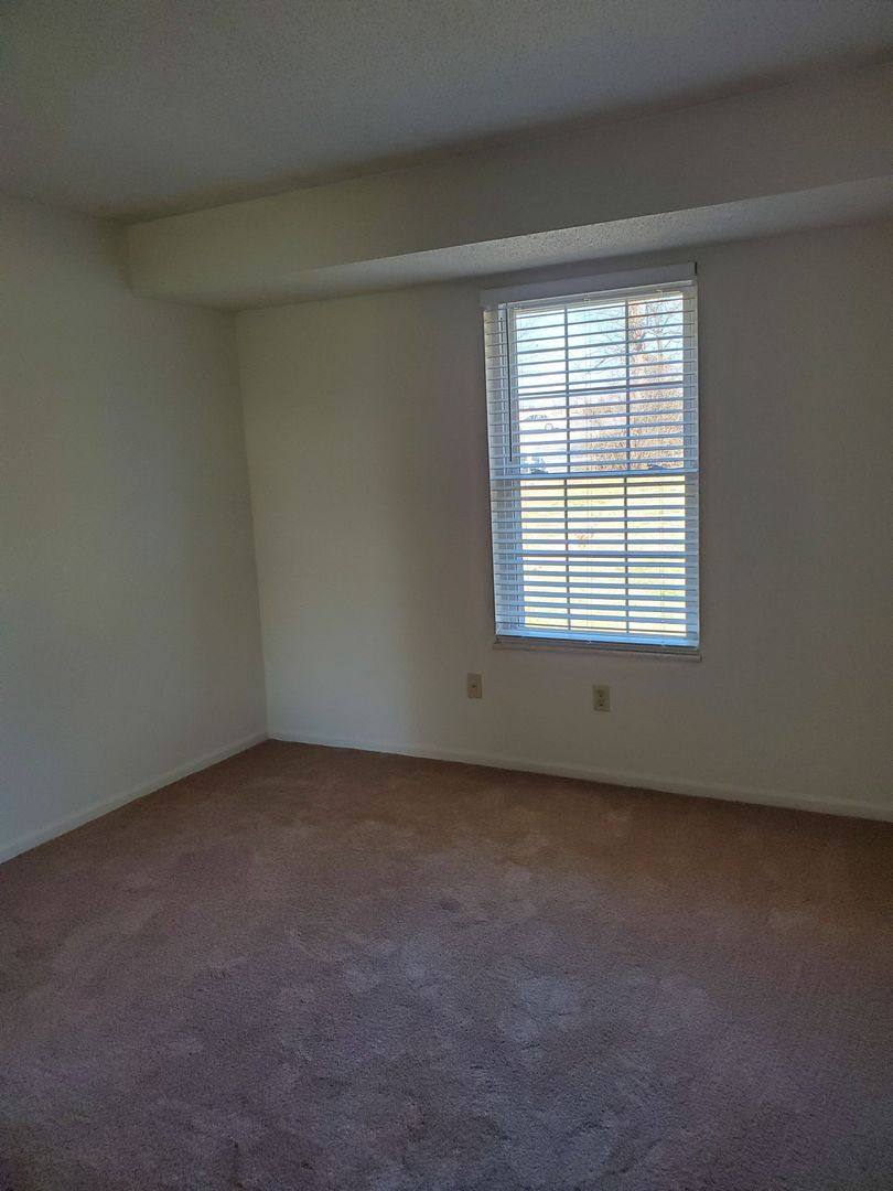 Apartment for rent at 1100 Kingbolt Circle Dr, St. Louis, MO 63129