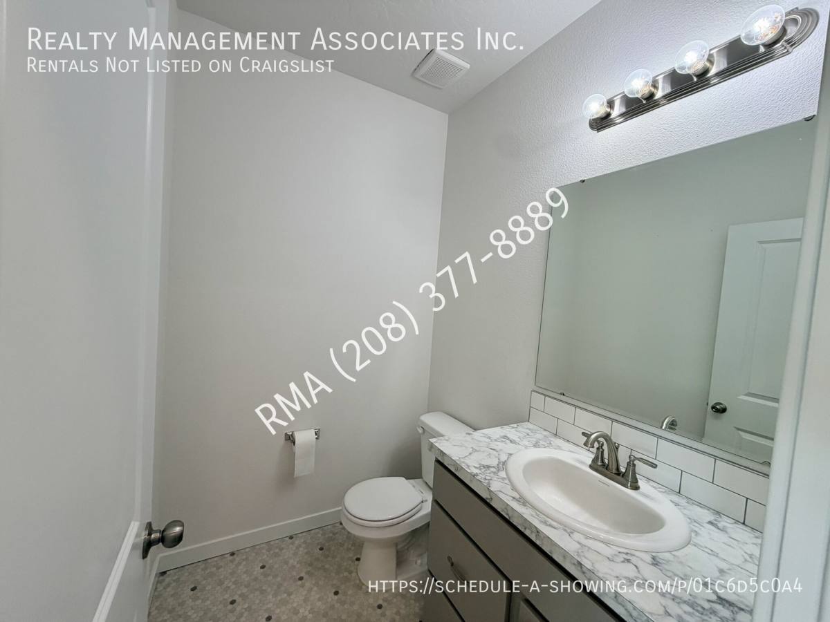 Townhouse for rent at 420 N Traquair Lane, Meridian, ID 83642