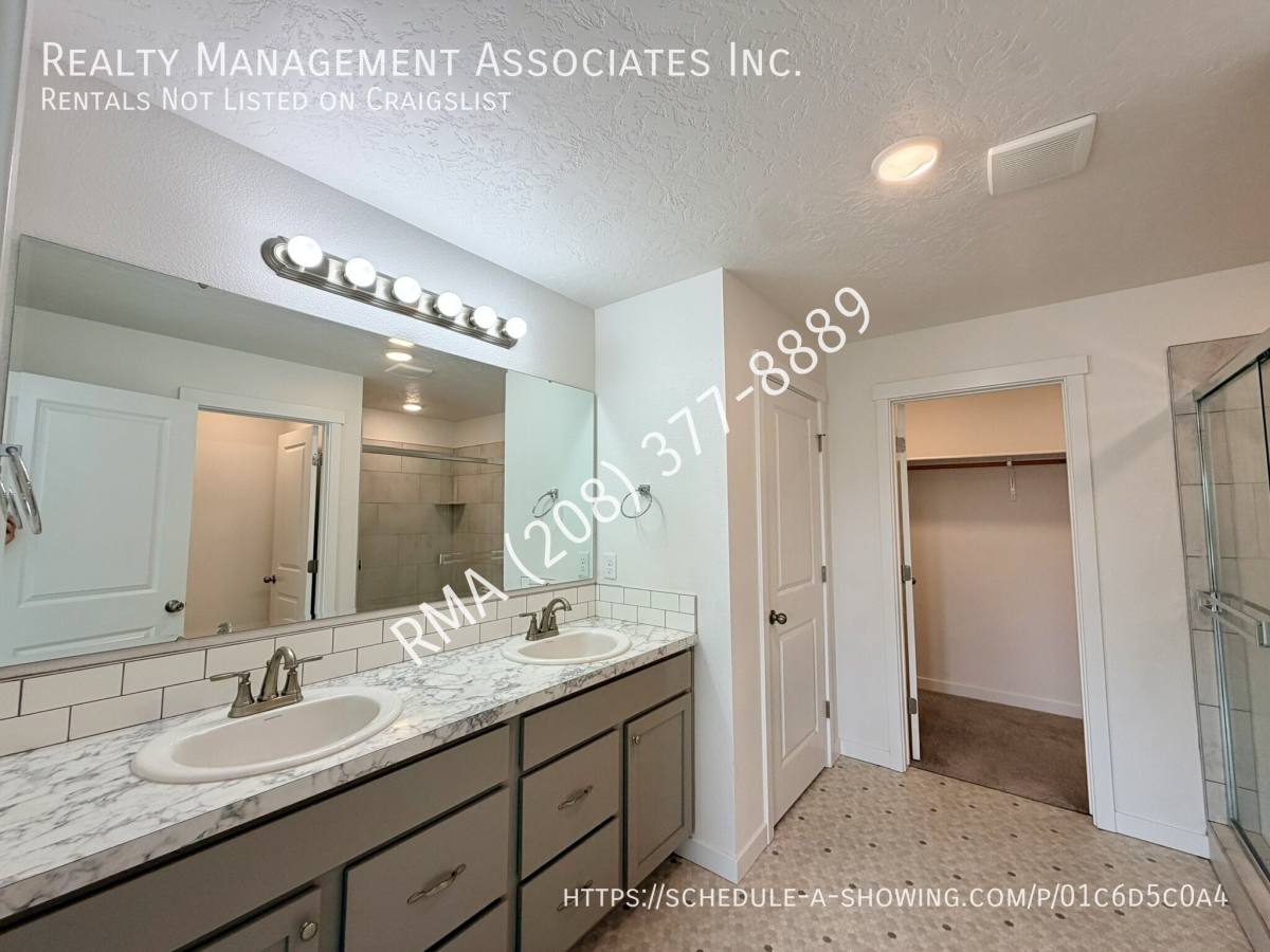 Townhouse for rent at 420 N Traquair Lane, Meridian, ID 83642