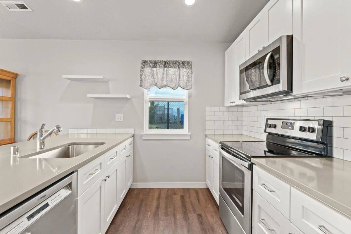Apartment for rent at 419-421 S Barker Rd, Greenacres, WA 99016