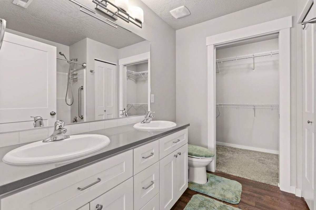 Apartment for rent at 419-421 S Barker Rd, Greenacres, WA 99016