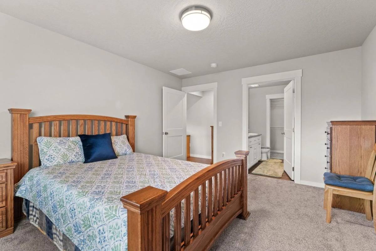 Apartment for rent at 419-421 S Barker Rd, Greenacres, WA 99016
