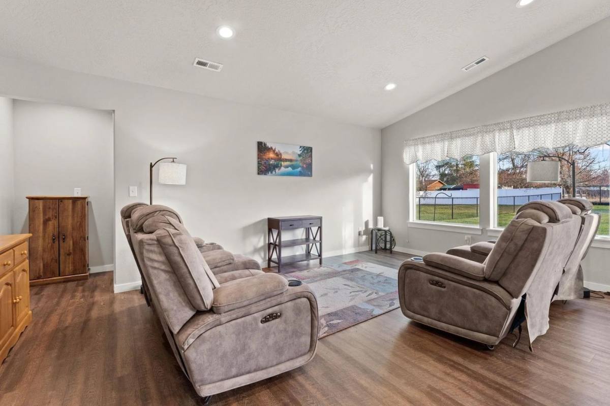 Apartment for rent at 419-421 S Barker Rd, Greenacres, WA 99016