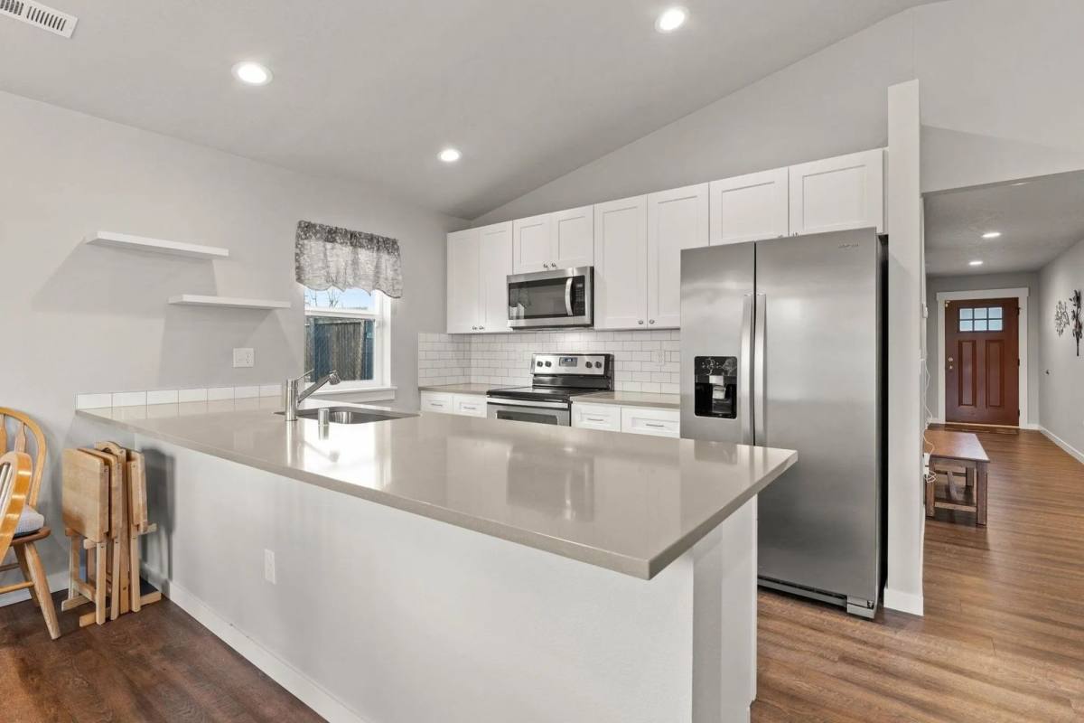 Apartment for rent at 419-421 S Barker Rd, Greenacres, WA 99016