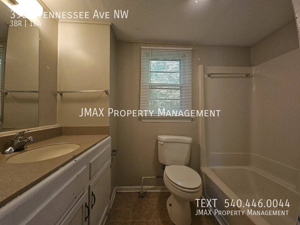 House for rent at 3921 Tennessee Ave NW, Roanoke, VA 24017