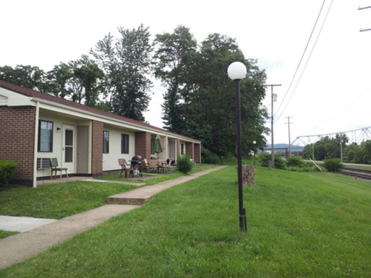 Apartment for rent at 130 N Bridge Street; E-2, New Martinsville, WV 26155